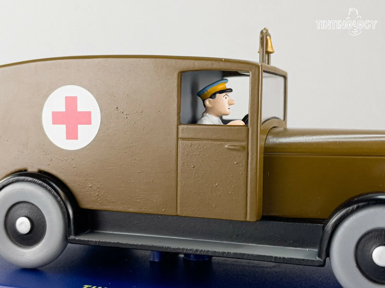 ATLAS TINTIN CAR # 51 Brown Ambulance - America Herge model car 1/43