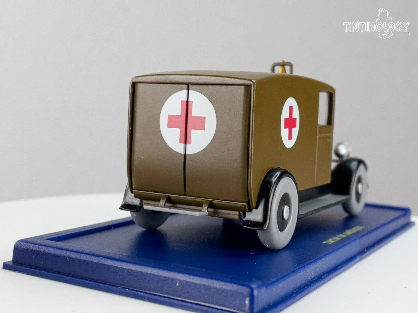 ATLAS TINTIN CAR # 51 Brown Ambulance - America Herge model car 1/43