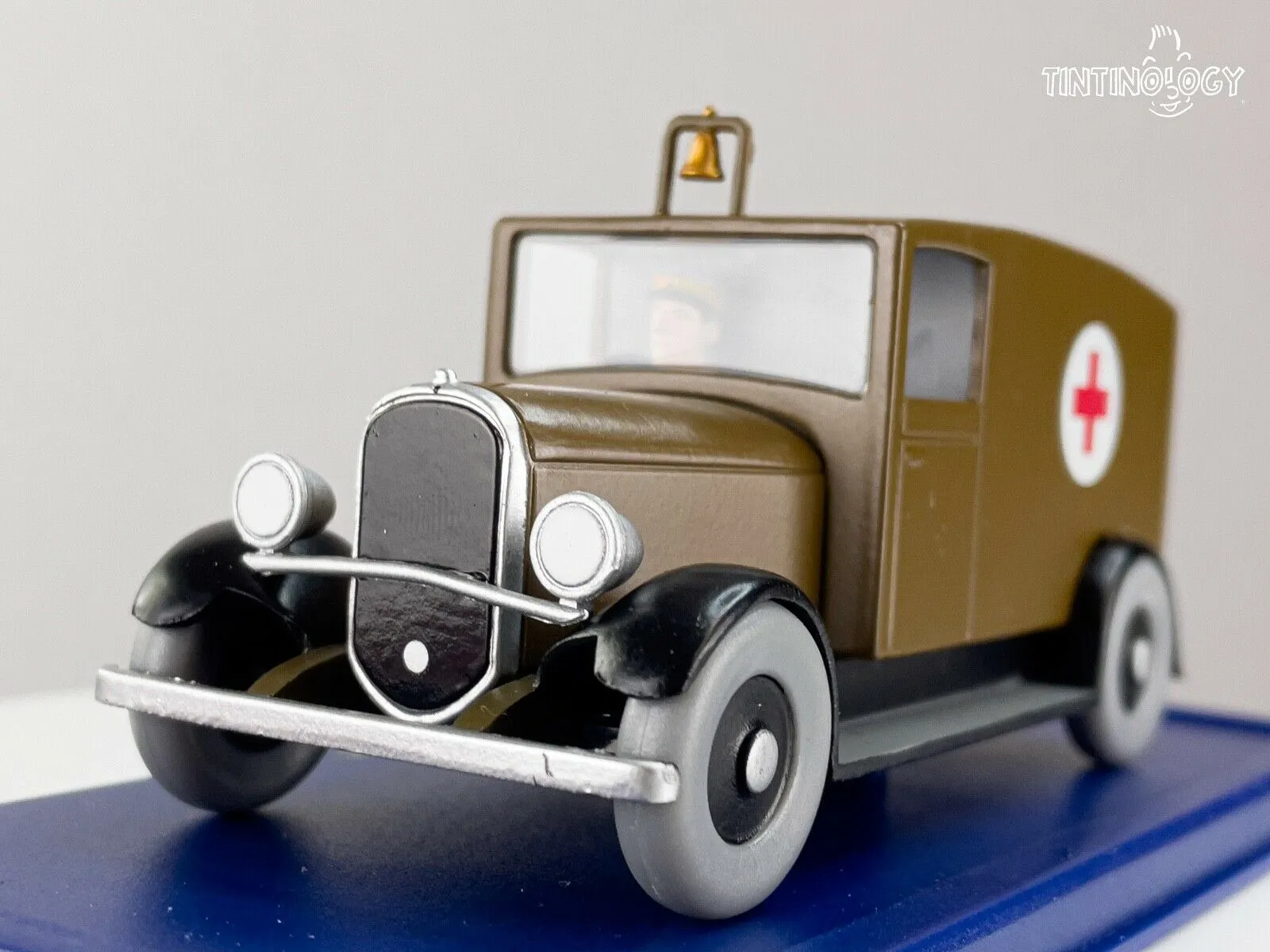 ATLAS TINTIN CAR # 51 Brown Ambulance - America Herge model car 1/43