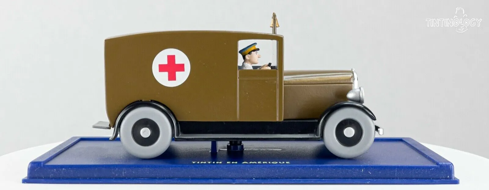 ATLAS TINTIN CAR # 51 Brown Ambulance - America Herge model car 1/43