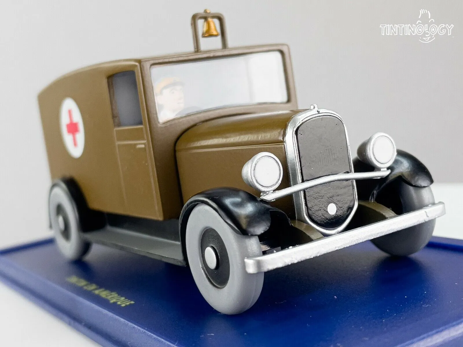 ATLAS TINTIN CAR # 51 Brown Ambulance - America Herge model car 1/43