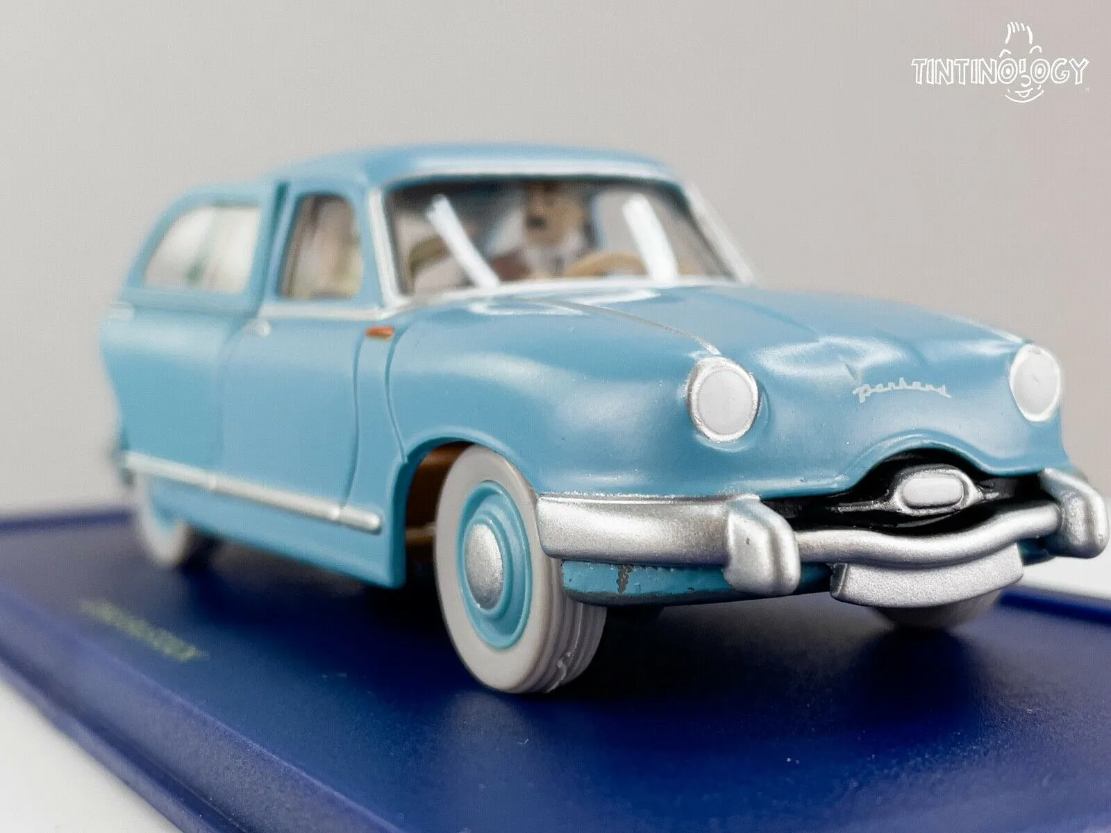 ATLAS TINTIN CAR # 55 Panhard Taxi - Red Sea Sharks Herge model car 1/43 Scale