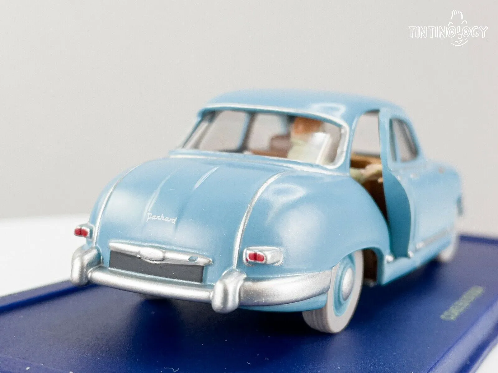 ATLAS TINTIN CAR # 55 Panhard Taxi - Red Sea Sharks Herge model car 1/43 Scale