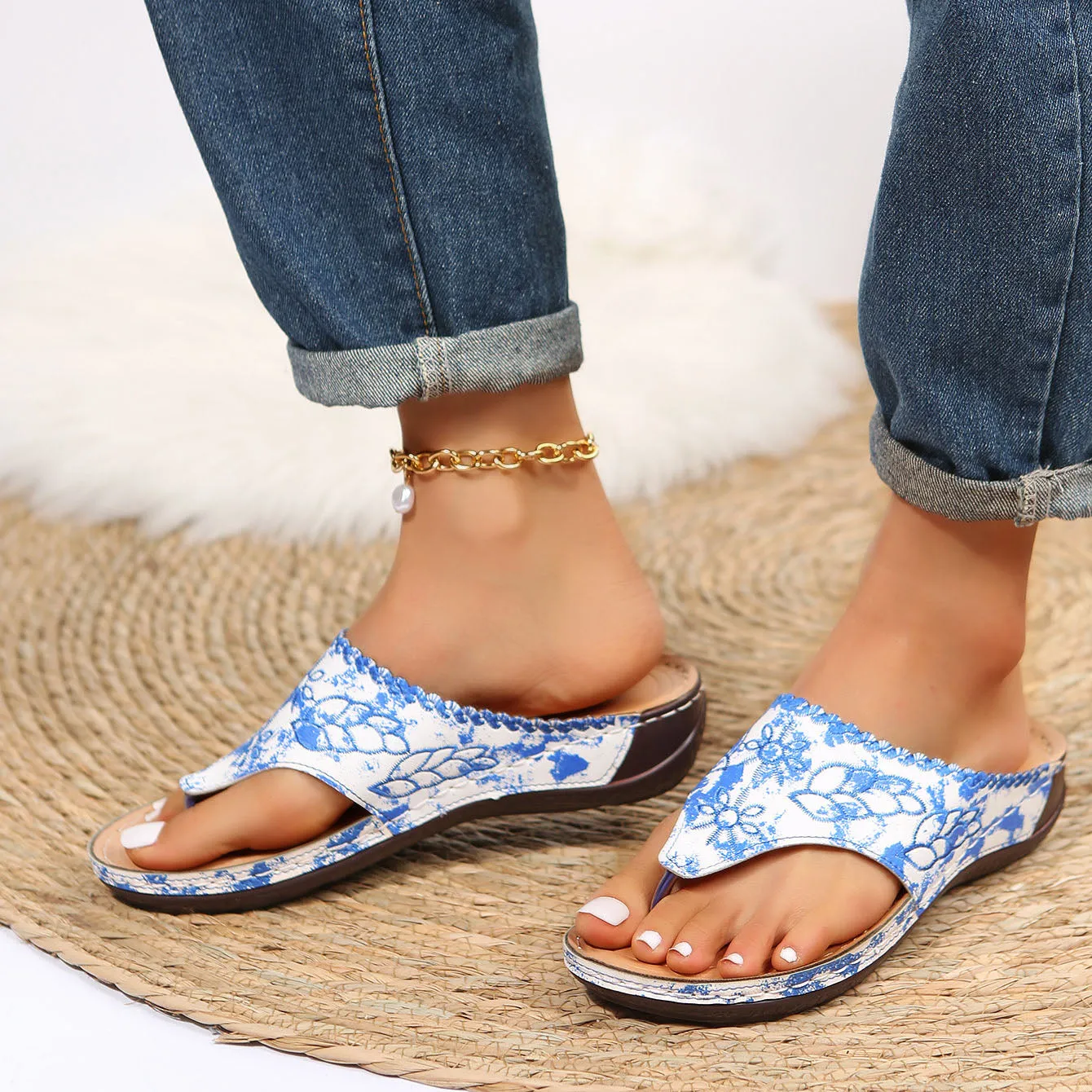 elveswallet Embroidered Floral Wedge Flip-Flops