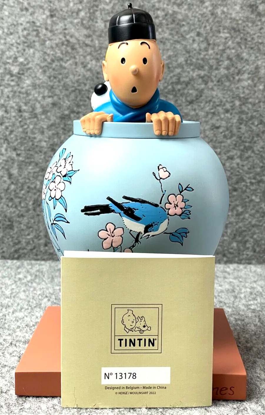 Statuette Moulinsart 46401 La Potiche: Blue Lotus "Les Icones" 2019 Tintin 22cm Resin model