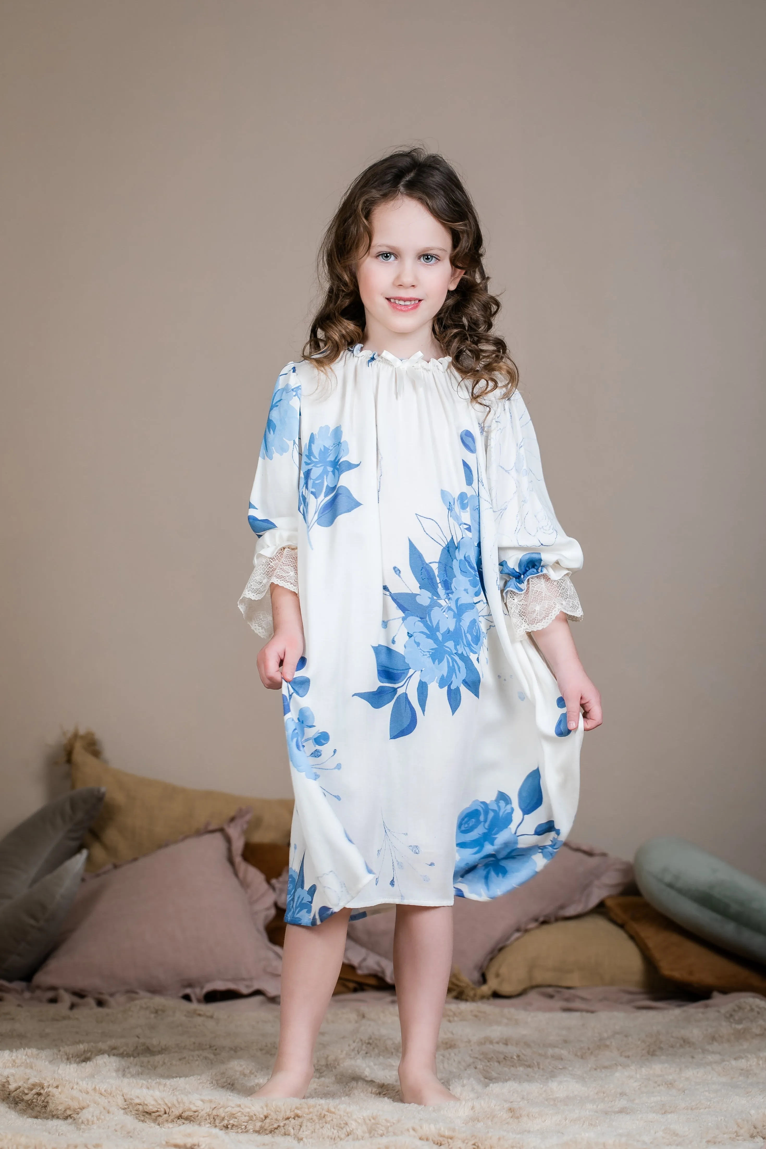 VICTORIA - GIRLS NIGHTDRESS BLUE ROSES